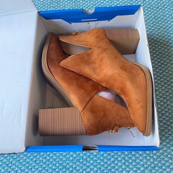 Cutout Booties Chain Pointed Toe Stacked High Heel Back Zipper, Size 9.5 - Picture 3 of 8